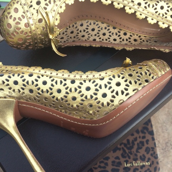 Alaia Laser Cut Gold Heels - Picture 2 of 4